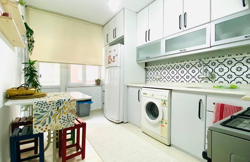 Merkezefendi Apartamento | Spacious Flat-NO Air Condition BUT Ceiling Fans -4 Rooms- Central Heating 125M2