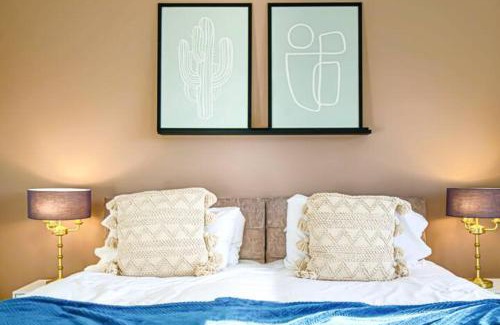 Aylesbury Casa | Aylesbury House with Free Parking, Super-Fast Wifi and Smart TV with Netflix by Yoko Property