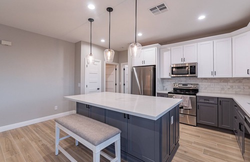 Gilbert Casa | AZ GO Rentals: 2022 built, 3bd/2ba, 2car garage and PICKLEBALL COURT! DETACHED!