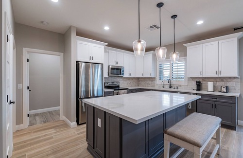 Gilbert Casa | AZ GO Rentals: 2022 built, 3bd/2ba, 2car garage and PICKLEBALL COURT! DETACHED!