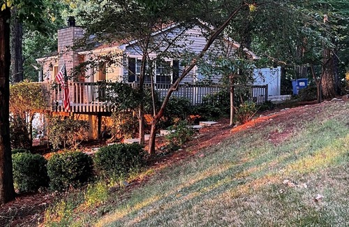 Mayhew Cabaña | Azalea Cottage 1Br/1Ba with spacious Deck overlooking LKN and 2 Private docks.