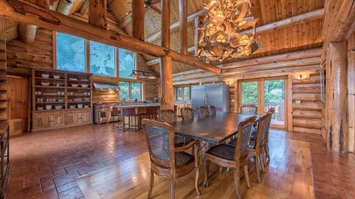 Lake Norman of Catawba Casa | Azalea Retreat- The Lodge by AvantStay Best View
