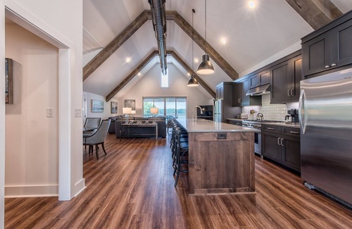 Lake Norman of Catawba Casa | Azalea Retreat - The Cottage by AvantStay | Pool