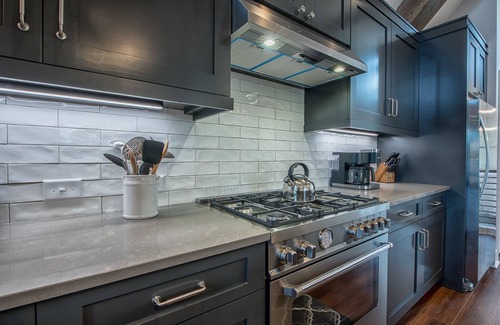 Lake Norman of Catawba Casa | Azalea Retreat - The Cottage by AvantStay | Pool