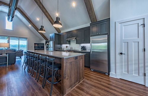 Lake Norman of Catawba Casa | Azalea Retreat - The Cottage by AvantStay | Pool