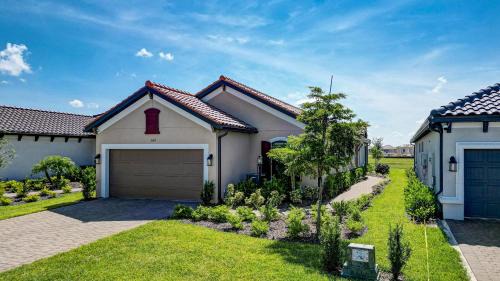 Braden River Casa | Azario Sunrise ! Active Lifestyle Community! Near AMI and Tampa