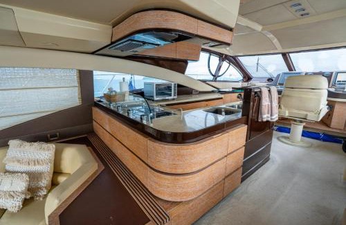 Amador Alquiler De Eote | Azimut 58