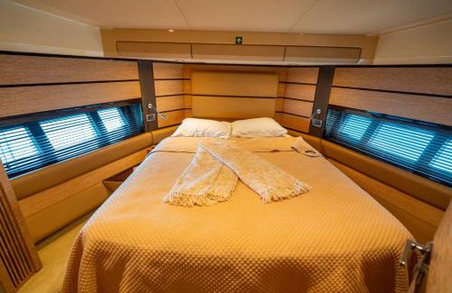 Amador Alquiler De Eote | Azimut 58