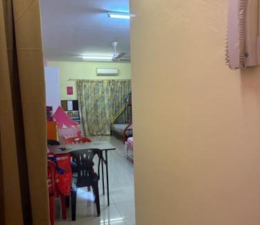 Seri Kembangan Apartamento | Azin Ramli Playhouz