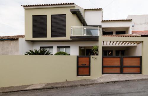 Ribeira Grande Casa | Azores Mountain View