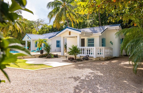 San Pedro Casa | AZUL VISTA VILLAS a private tropical estate with a fabulous pool for 12+ people!