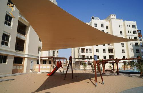 Baniyas East Apartamento | Azure Bliss - Cozy 1BR Haven in Baniyas, Near Baniyas Square