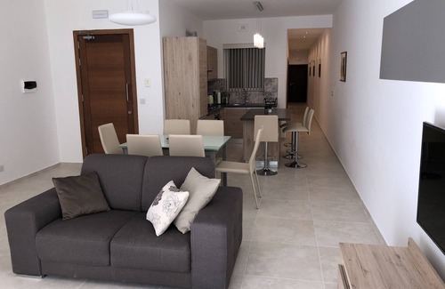 Marsalforn Apartamento | Azure Cottage: Hermoso y moderno apartamento de 3 dormitorios con piscina comunitaria