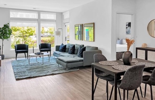 McLean Apartamento | Brentford #262 · Azure Escape 2BR/2BTH: Tysons Oasis with Amenities