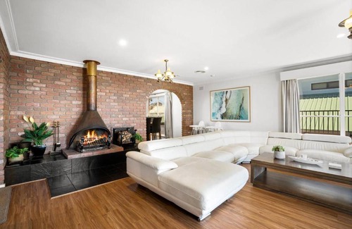 Clifton Springs Casa | Azure Majesty - Clifton's Grand Waterfront Haven