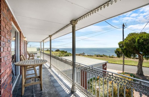 Clifton Springs Casa | Azure Majesty - Clifton's Grand Waterfront Haven
