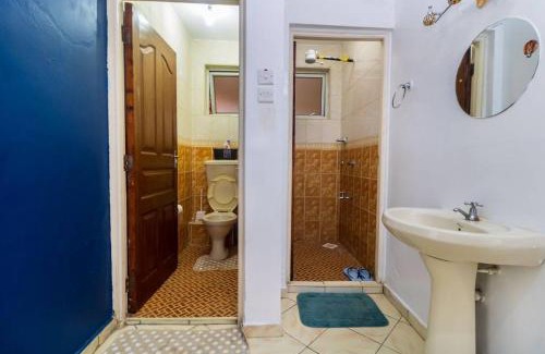 Hospital Apartamento | Azure Skyline Villa, 3BR Modern Condo Nakuru City.