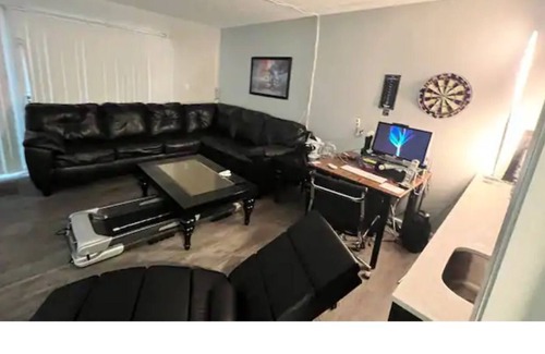 Indianapolis Casa | Azure Tri-Level Vaulted Luxury Loft Home Sleeps 12