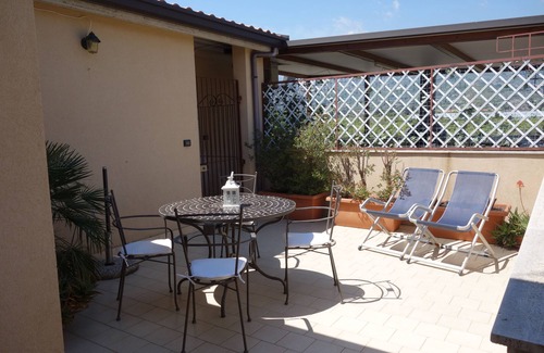 Mascali Apartamento | Azzurro Mare : piso cerca de la plaja, piscina, teraza, aire conditionado, wifi