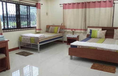 San Phi Suea Otro | B&B เพลส ห้องพัก 200 ห้องพัก 300 ห้องพัก 150 ที่พักเชียงใหม่ราคาถูก ห้องพักเชียงใหม่ราคาถูก โรงแรมเซลส์ส์