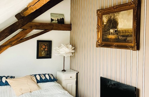 Larochemillay Cama Y Desayuno | B&B at Résidence des Artistes. Luxurious, very quiet residence with excellent cuisine