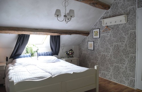 Larochemillay Cama Y Desayuno | B&B at Résidence des Artistes. Luxurious, very quiet residence with excellent cuisine