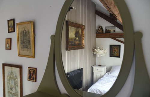 Larochemillay Cama Y Desayuno | B&B at Résidence des Artistes. Luxurious, very quiet residence with excellent cuisine