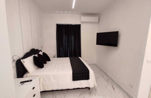 Pietramontecorvino Casa | B&B Black & White