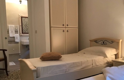Laureto Cama Y Desayuno | B&B Chiave d'Arco