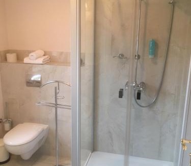 Neuruppin Cama Y Desayuno | B&B Fiddler's Inn