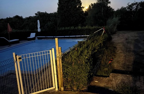 Saint-Martin-des-Fontaines Cama Y Desayuno | B&B suite with swimming pool between Puy du fou and the ocean