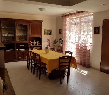 Sambucetole Cama Y Desayuno | B&B la casetta di Lilly