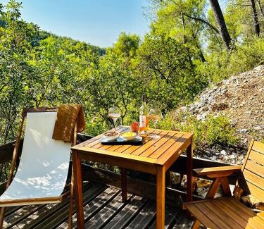 Gemenos Cama Y Desayuno | B&B Les Têtes de Mules - Adults Only