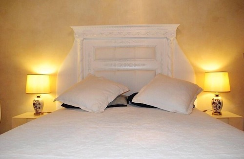 Castello Cama Y Desayuno | B&B San Firmino