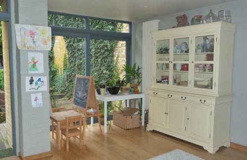 Kunstenkwartier Cama Y Desayuno | B&B Sparrow's Nest