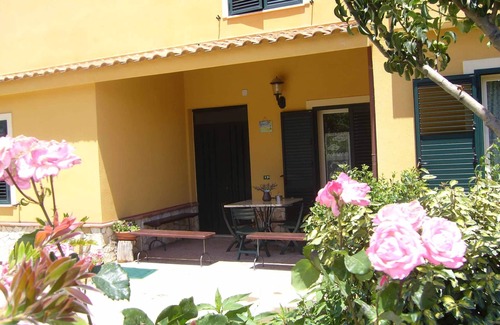 Caltanissetta Villa | B & B St. ELIA ROSA suites: VILLA ENCANTO situado en el histórico Parque DUBINI