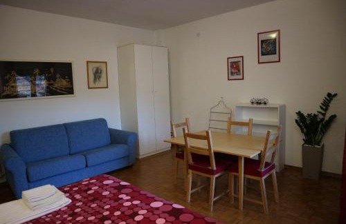 Trento Cama Y Desayuno | B&B Taramelli - garage per bici o 2 moto