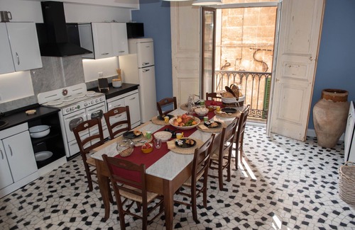 Isola del Borgo Antico Cama Y Desayuno | B&B U'Panare, in Taranto's historic center a structure reminiscent of home