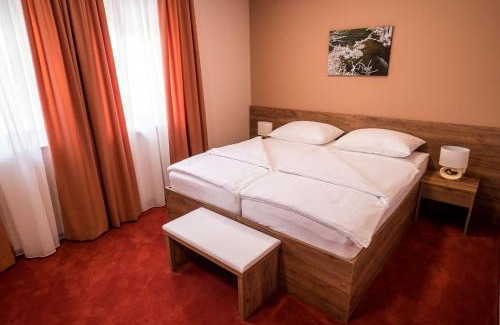 Vrelo Korenicko Cama Y Desayuno | B&B Villa Angy