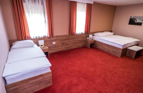 Vrelo Korenicko Cama Y Desayuno | B&B Villa Angy