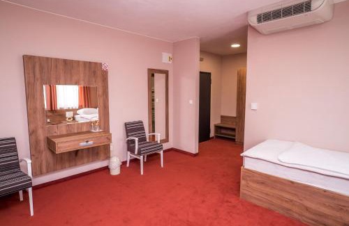 Vrelo Korenicko Cama Y Desayuno | B&B Villa Angy