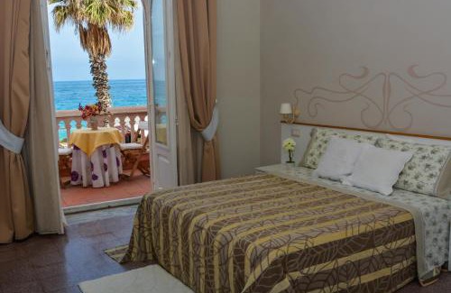 Giardini Naxos Cama Y Desayuno | B&B Villa Raineri