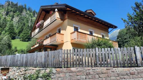 Predazzo Cama Y Desayuno | B&BeautyFol Dolomites B&B adults only