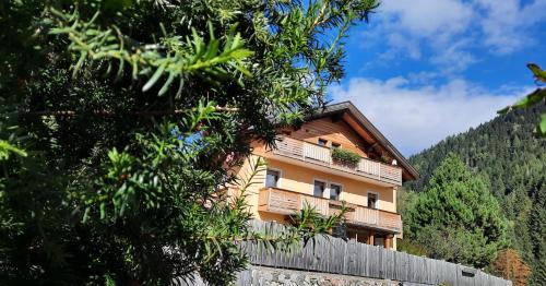 Predazzo Cama Y Desayuno | B&BeautyFol Dolomites B&B adults only