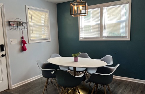 Downtown Casa | B&Ds Cottage l 1 mile to Rupp & Main l Cheery 3B2B