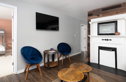Downtown Casa | B&Ds Cottage l 1 mile to Rupp & Main l Cheery 3B2B