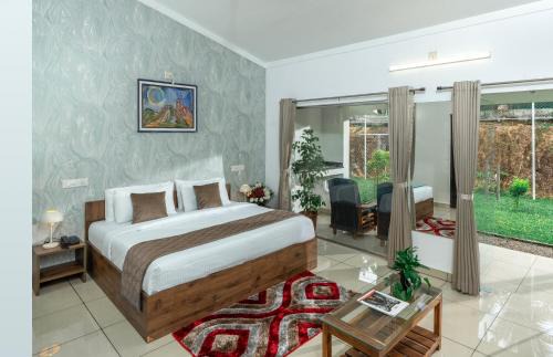 Kochi Cama Y Desayuno | B Town Resort Kakkanad Kochi