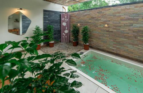 Kochi Cama Y Desayuno | B Town Resort Kakkanad Kochi
