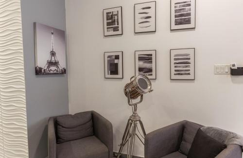 San Francisco Apartamento | B&W, 2BR, Near Beach, WIFI, AC in Old San Juan