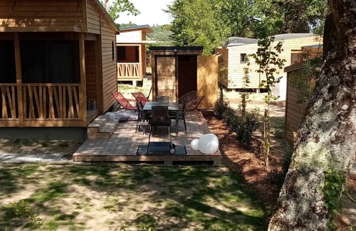 Guerande Chalet De Esquí | B032 3-bedroom wooden chalet on secure estate with indoor swimming pool